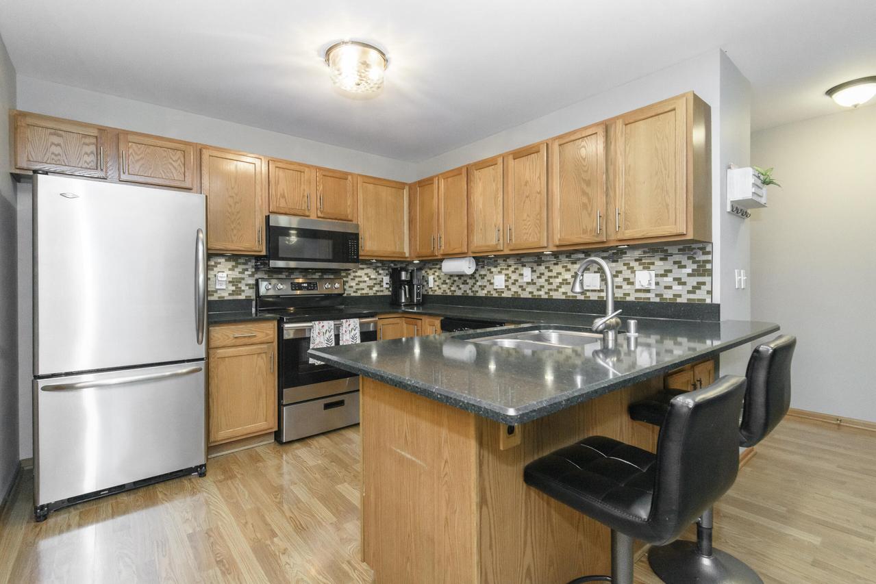 1901 Mallard Pointe Cir #E, Waukesha, WI 53189