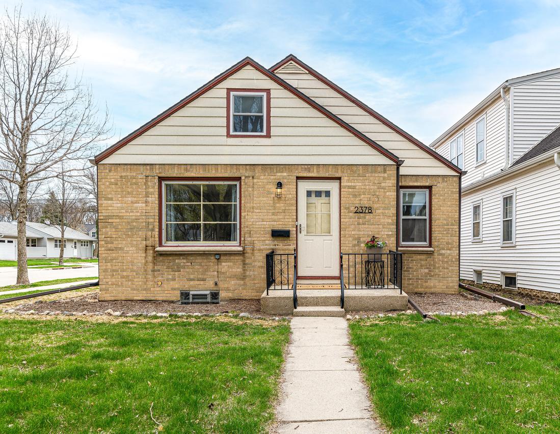 2378 N 86th St, Wauwatosa, WI 53226