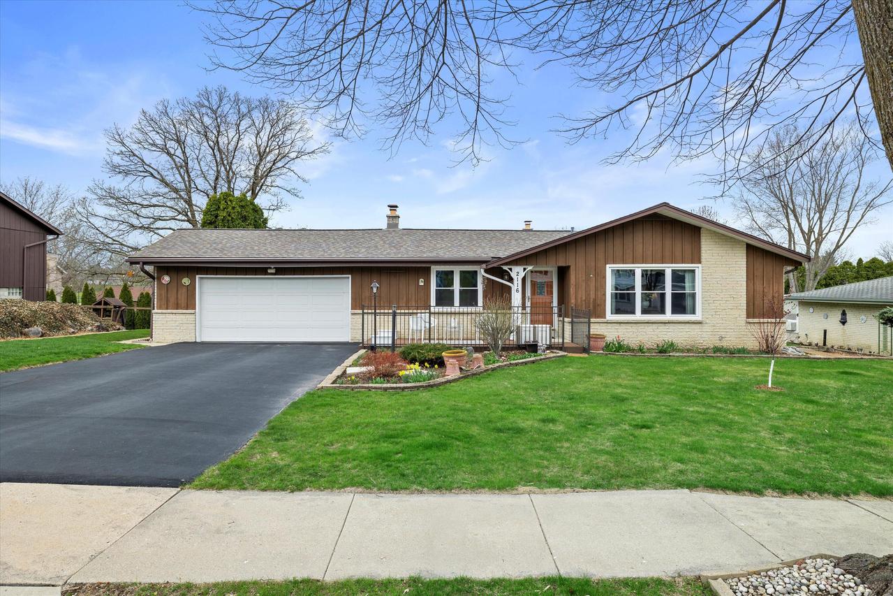 2116 Melody Ln, Waukesha, WI 53186