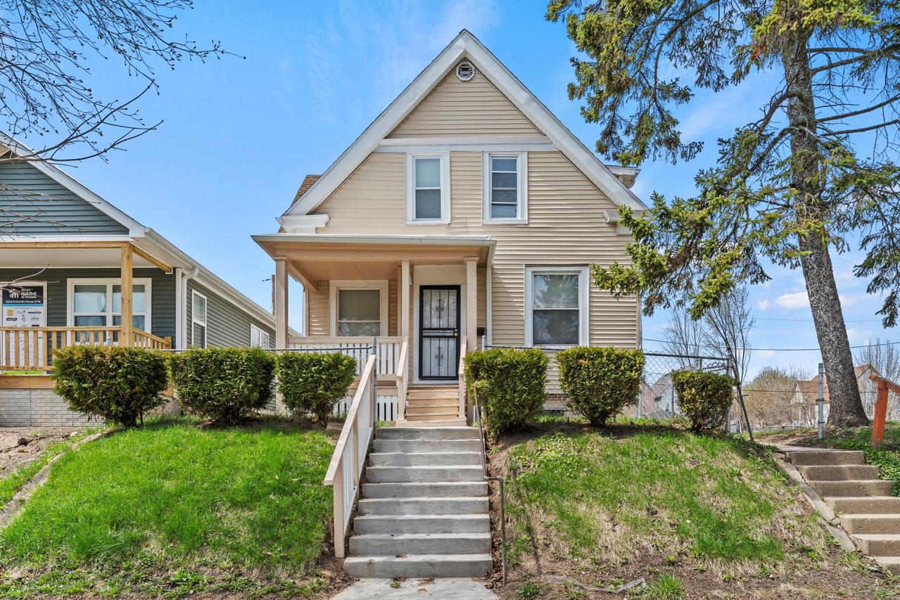 2027 N 23rd St, Milwaukee, WI 53205