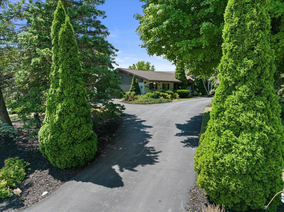 W215N5353 N Ada Ct, Menomonee Falls, WI 53051