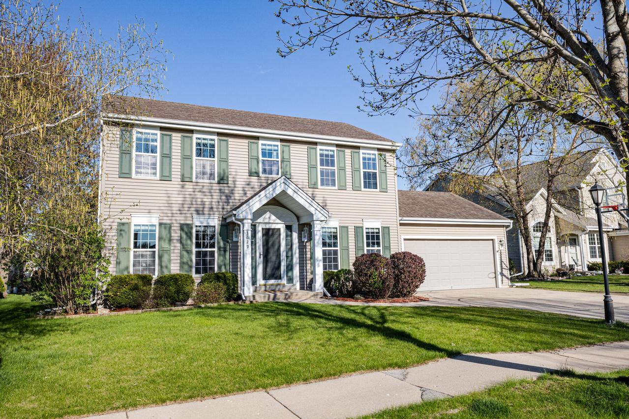 3629 Applewood Dr, Waukesha, WI 53189