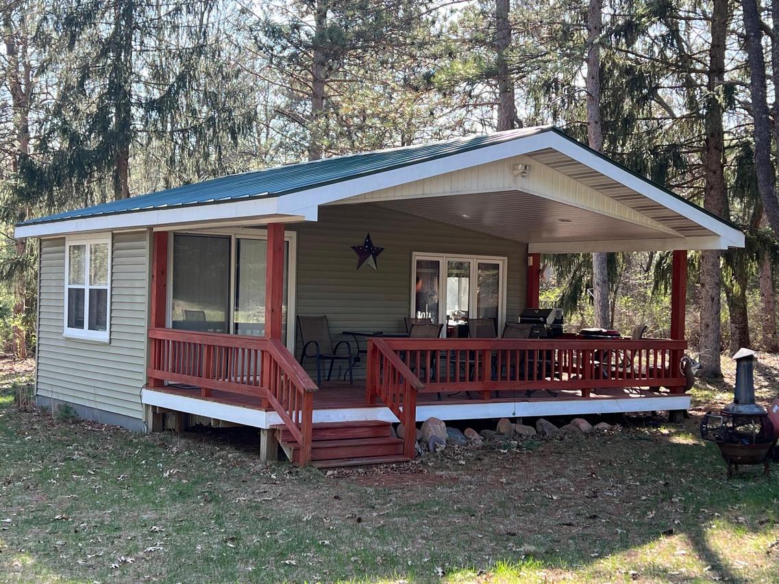 1196 Fawn Ct, Springville, WI 53936