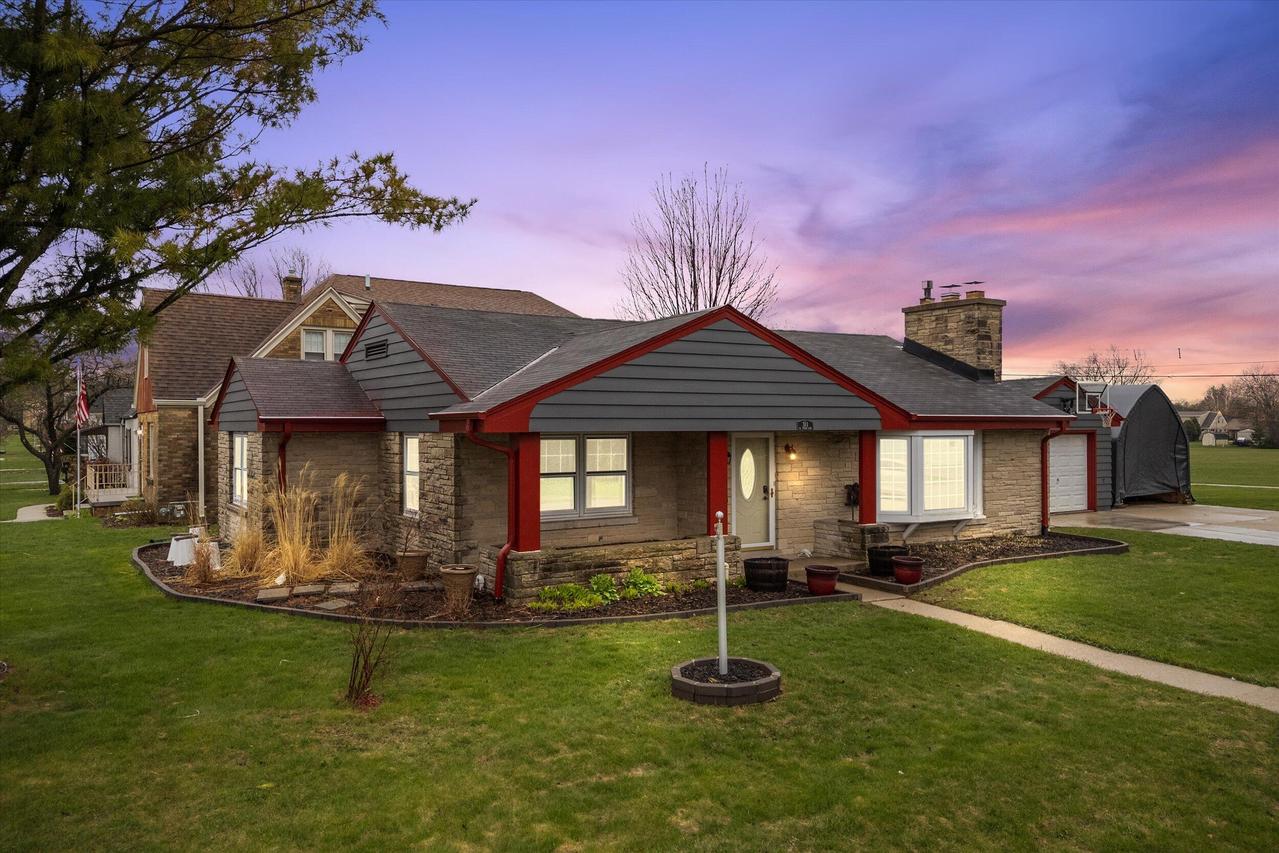 311 W Pierre Ln, Port Washington, WI 53074