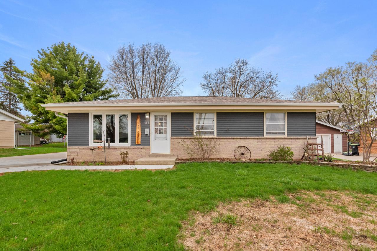 655 Wheelock Ave, Hartford, WI 53027