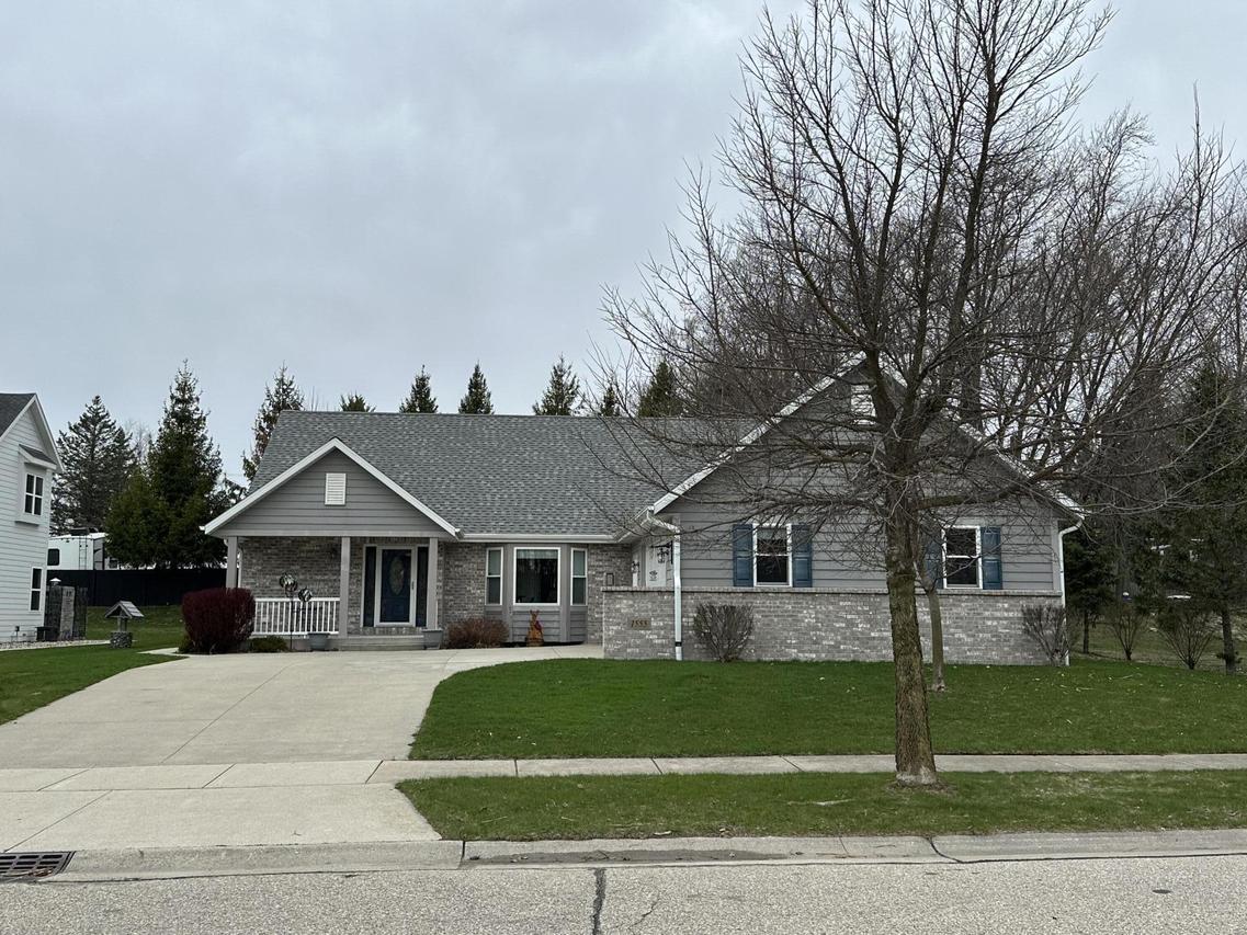1555 Meadow Ln, Hartford, WI 53027