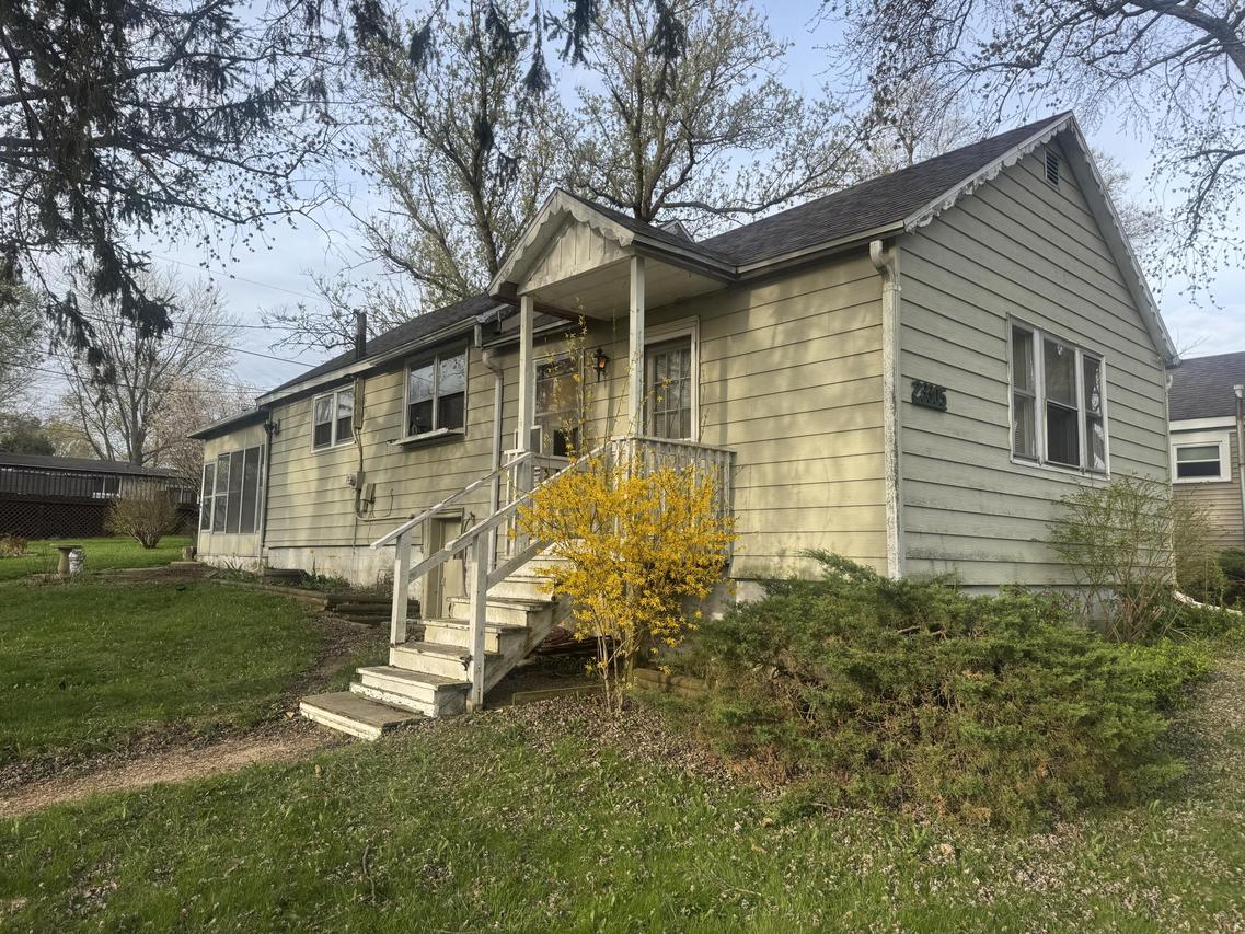 23305 82nd St, Salem Lakes, WI 53168