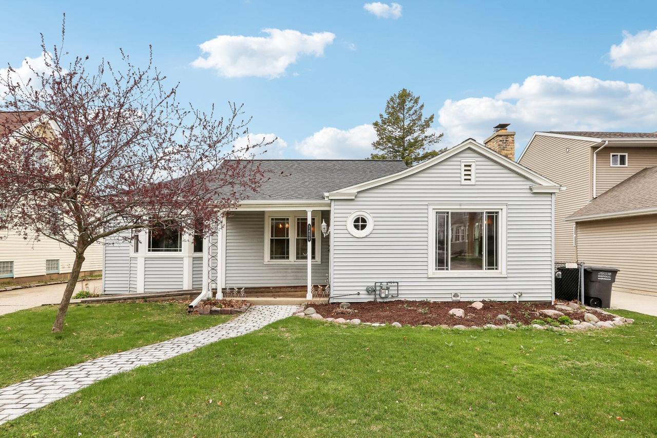 3455 S 50th Pl, Greenfield, WI 53219