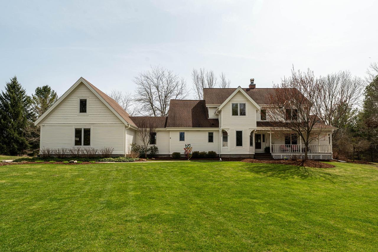 8925 Pleasant Valley, Cedarburg, WI 53012