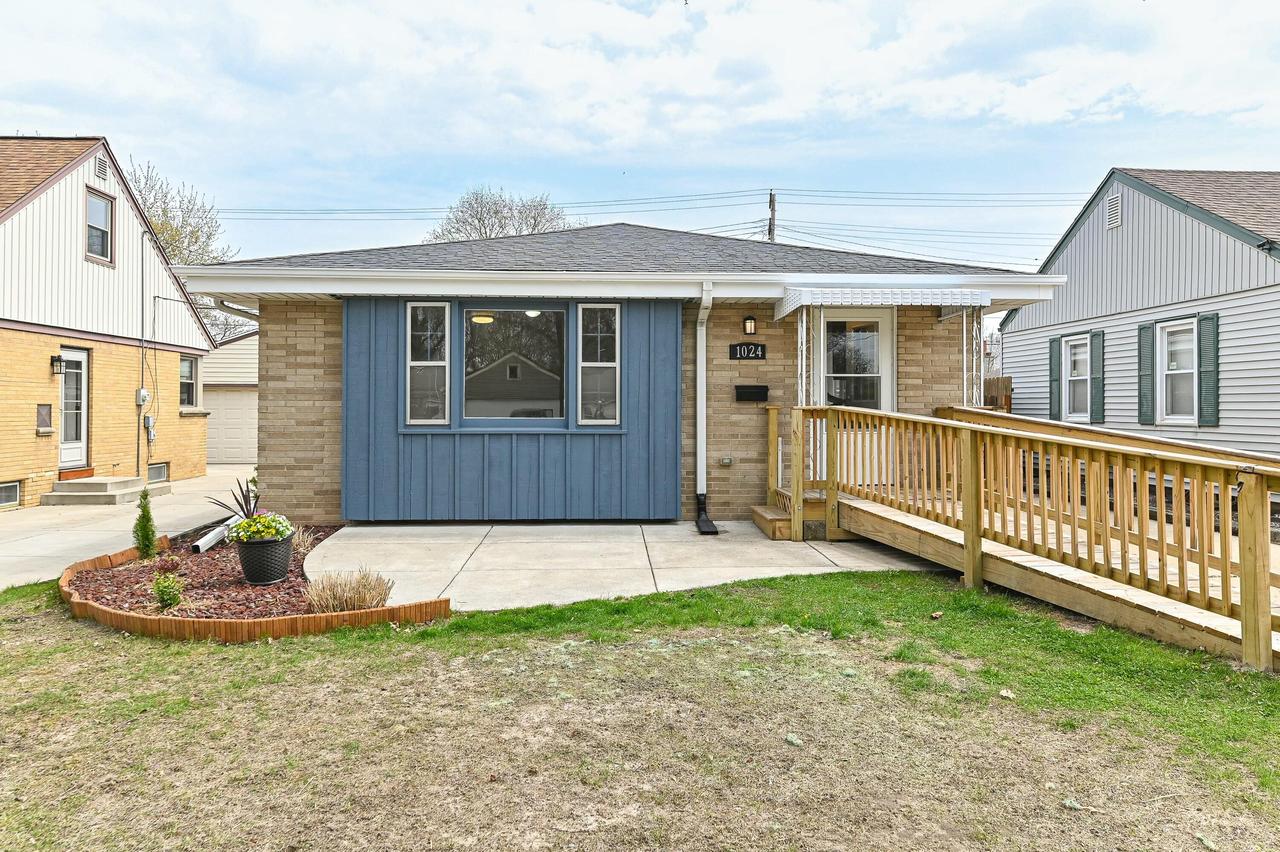 1024 S 110th St, West Allis, WI 53214