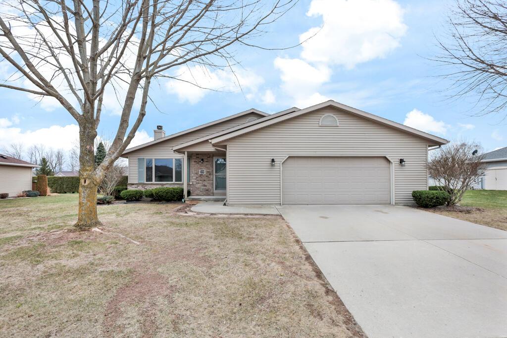 3358 Kimberly Cir, Manitowoc, WI 54220