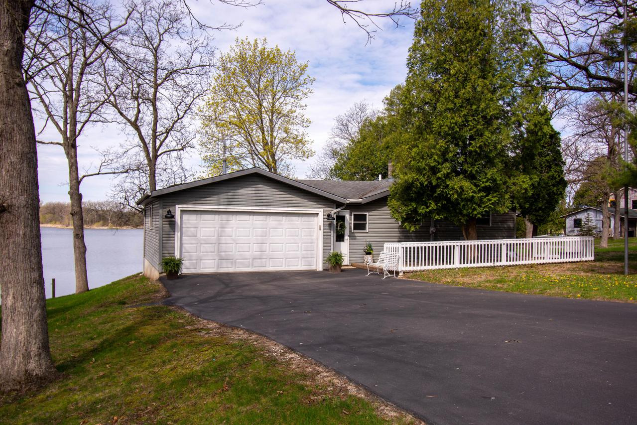 N6779 Lake Dr, Richmond, WI 53190