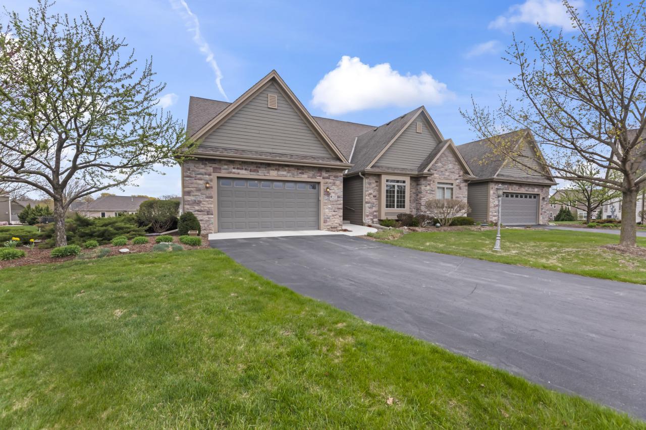 N115W17840 Sawgrass Ct, Germantown, WI 53022