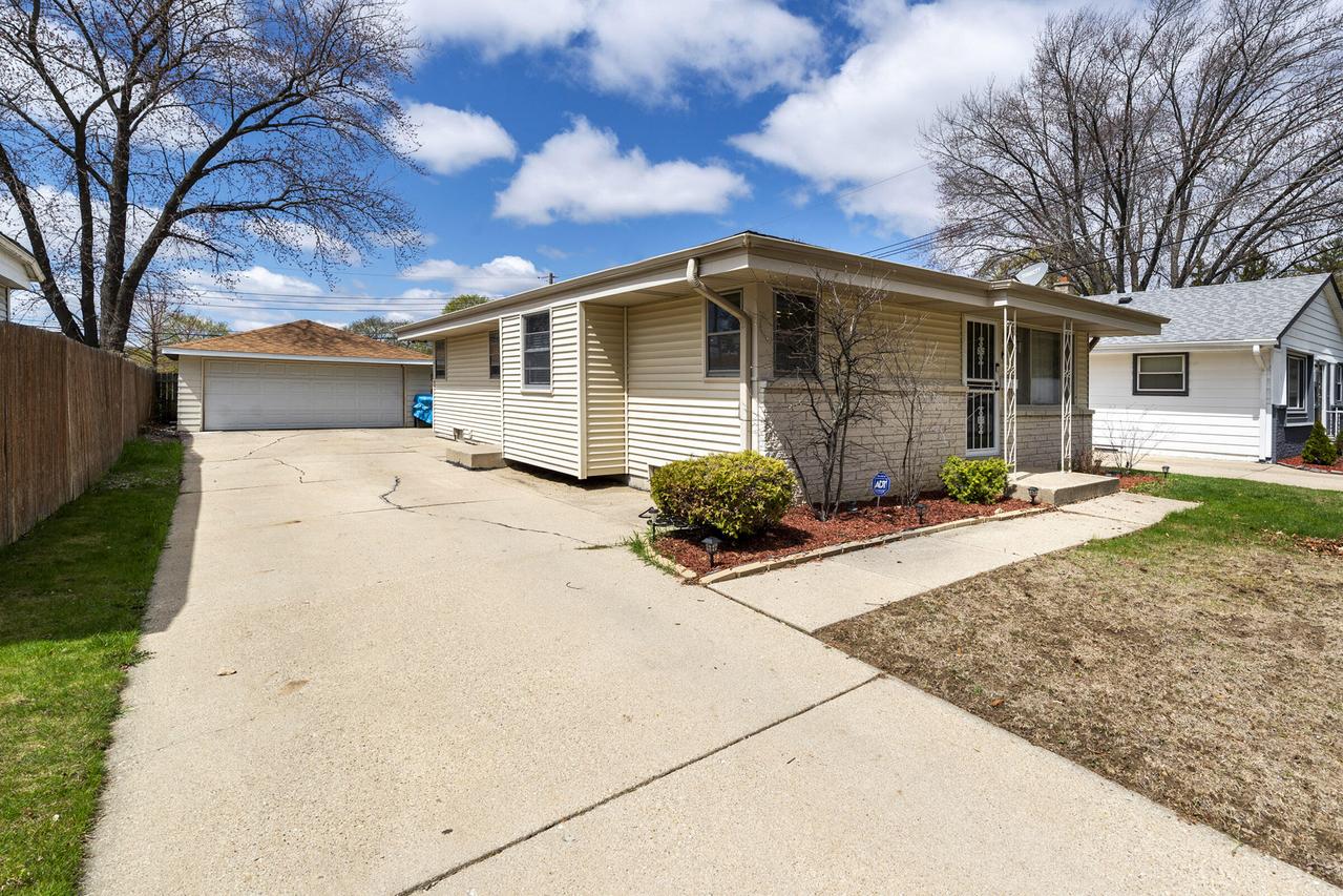 6437 N 47th St, Milwaukee, WI 53223