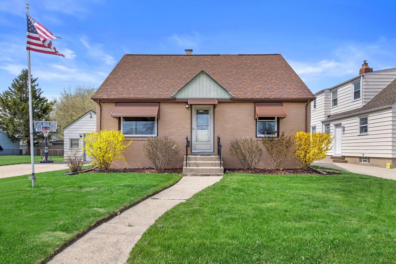 2714 22nd Ave, Kenosha, WI 53140