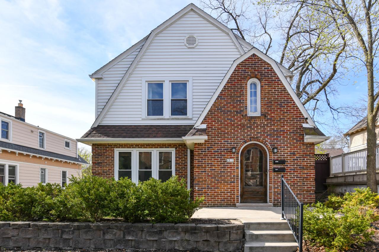 6811 Aetna Ct, Wauwatosa, WI 53213