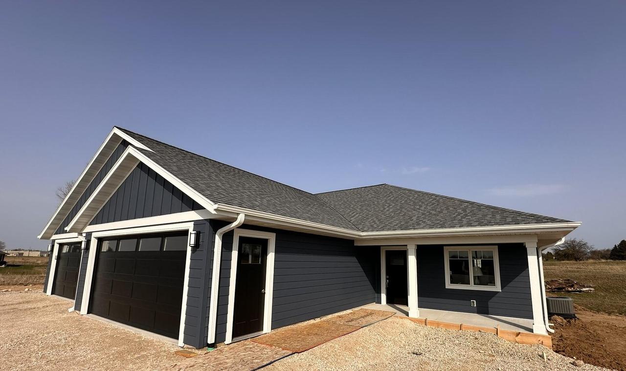 552 Raybern Ct #19, Random Lake, WI 53075