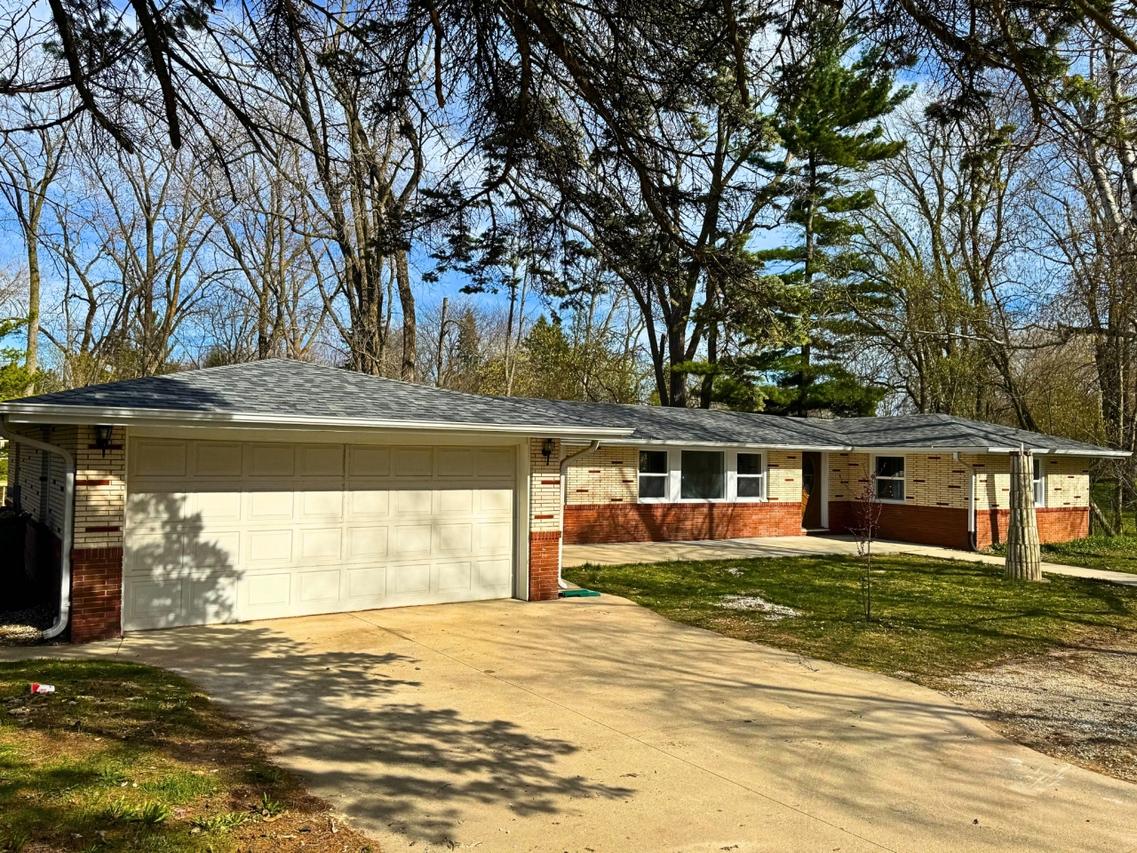 5225 Erie St, Caledonia, WI 53402