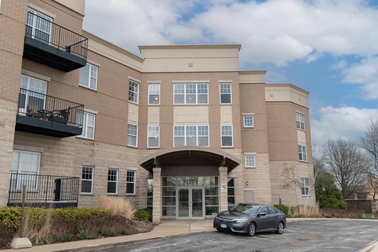 10900 W Bluemound Rd #300, Wauwatosa, WI 53226