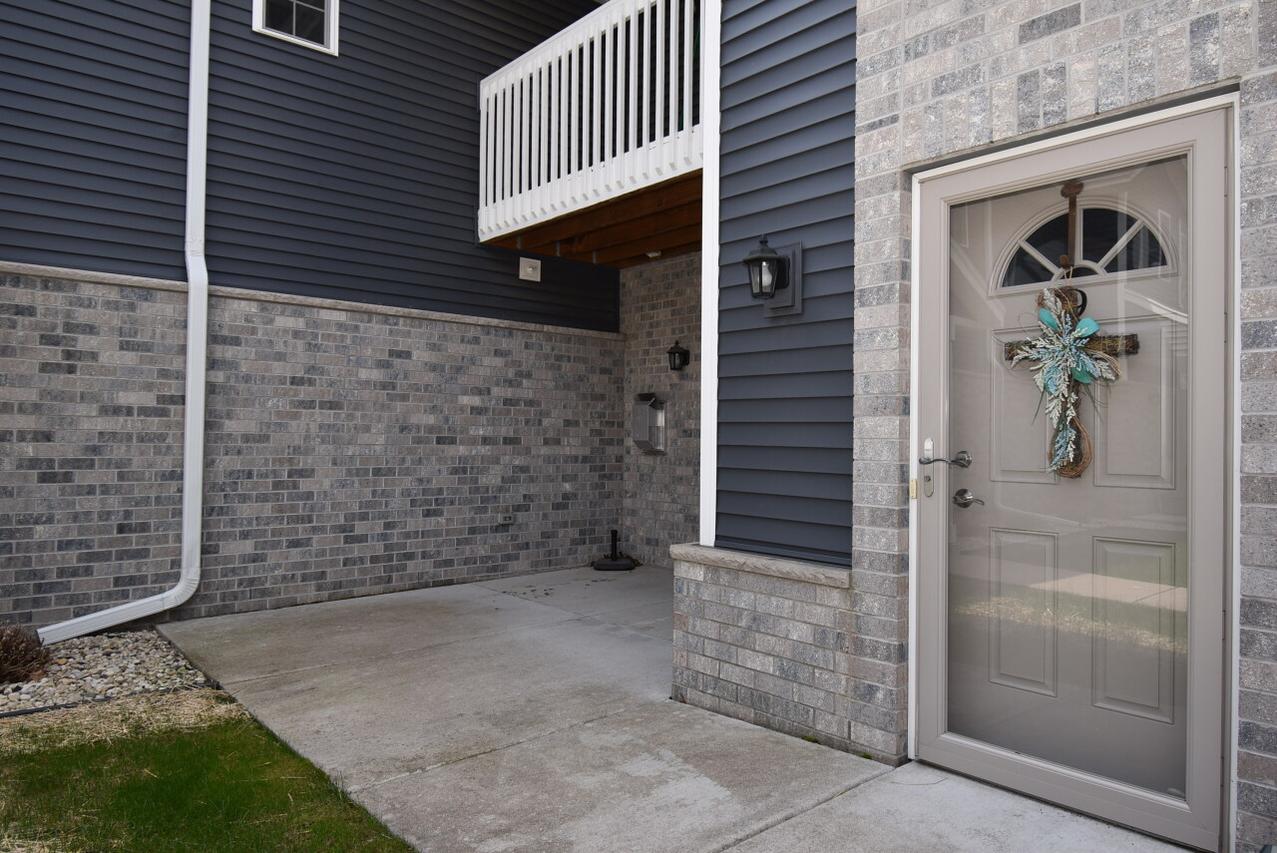 410 W Aspen Dr #9, Oak Creek, WI 53154