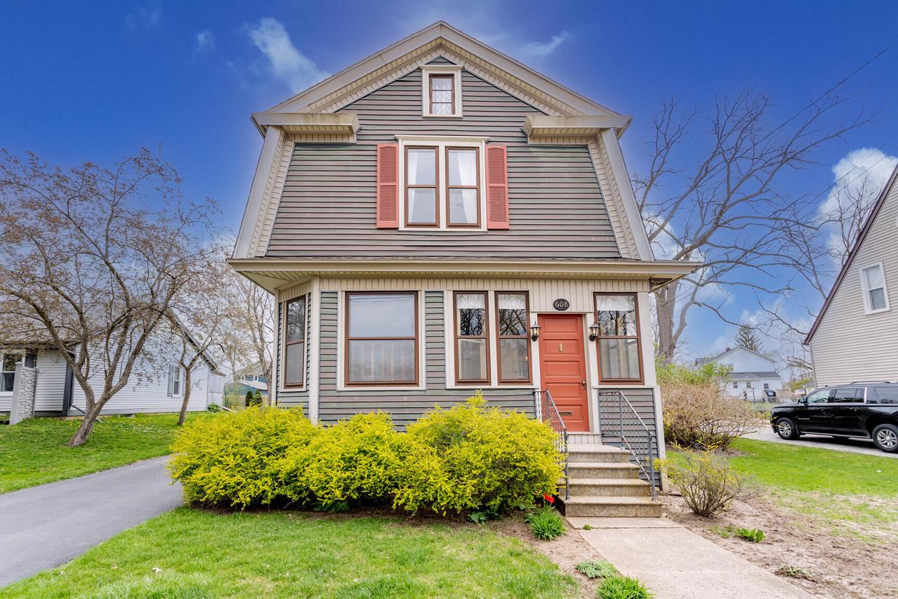 608 Division St, Mukwonago, WI 53149