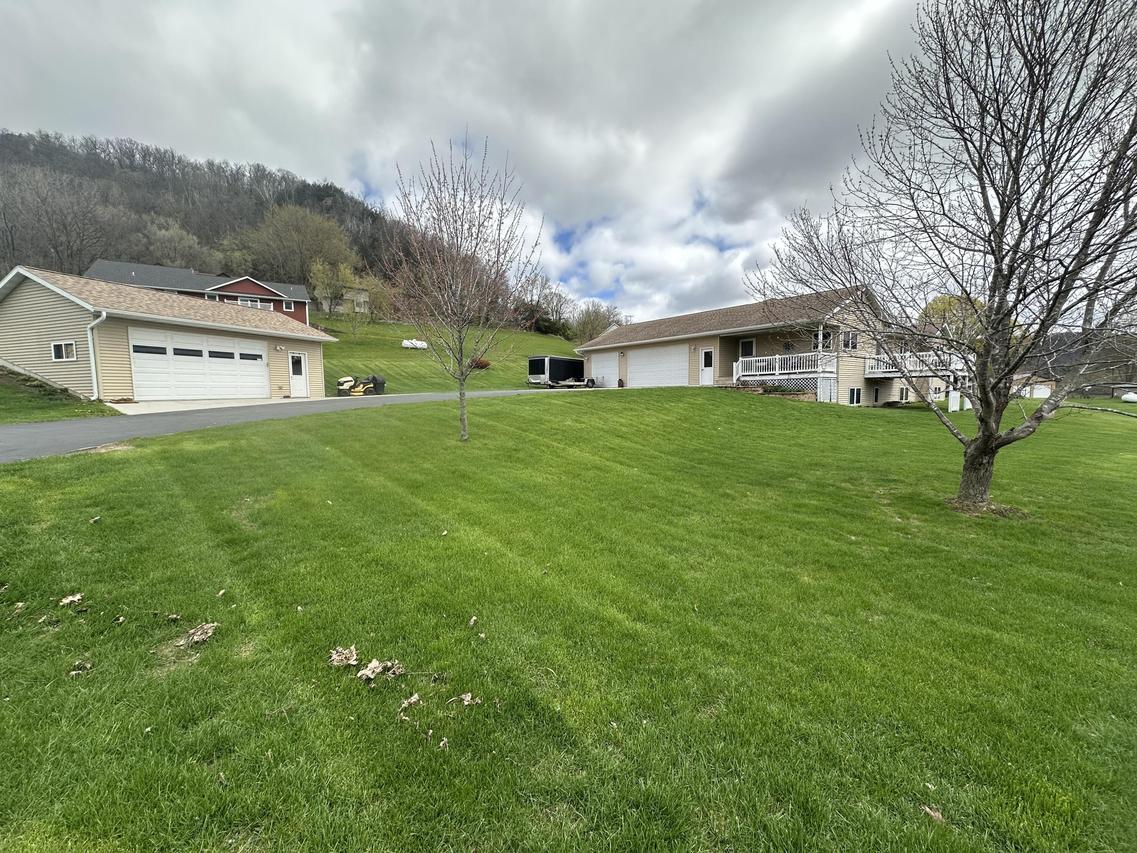 100 Cactus Dr, Chaseburg, WI 54621