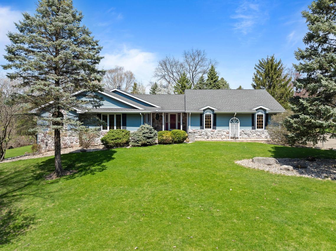 2026 Huntington Pl, Delavan, WI 53115