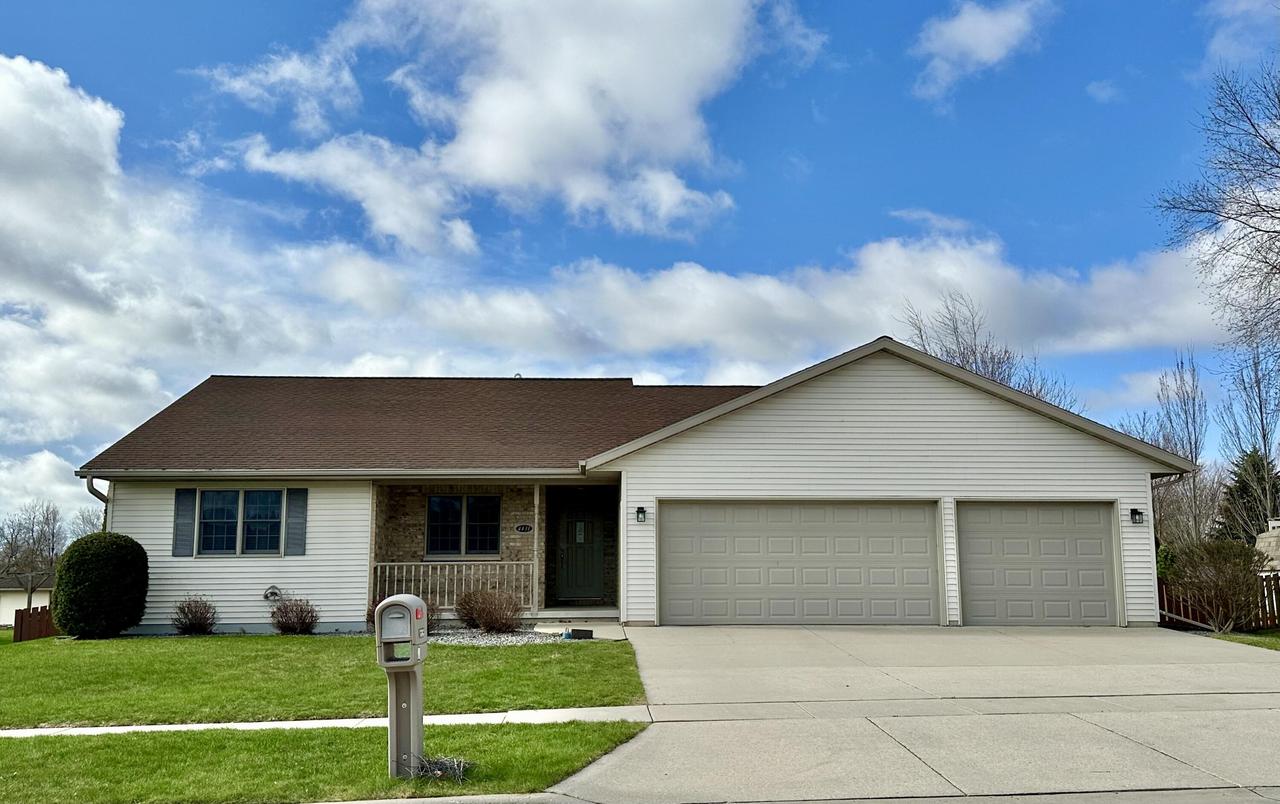 4431 Deerfield Ln, Manitowoc, WI 54220