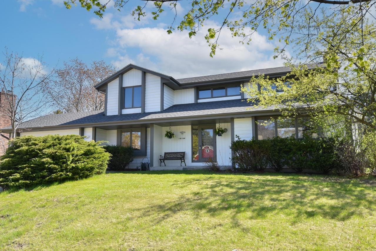 10100 N Foxkirk Dr, Mequon, WI 53097