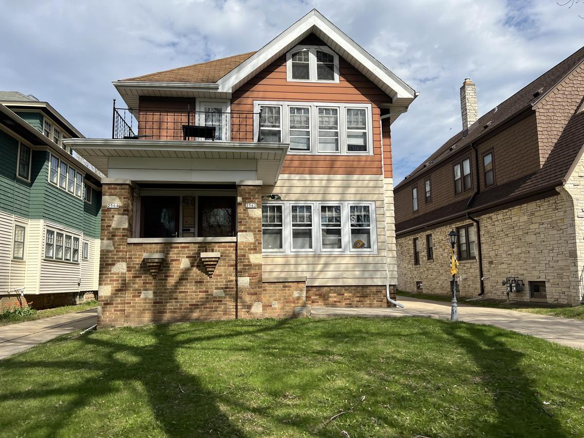 2562 N 68th St #2564, Wauwatosa, WI 53213