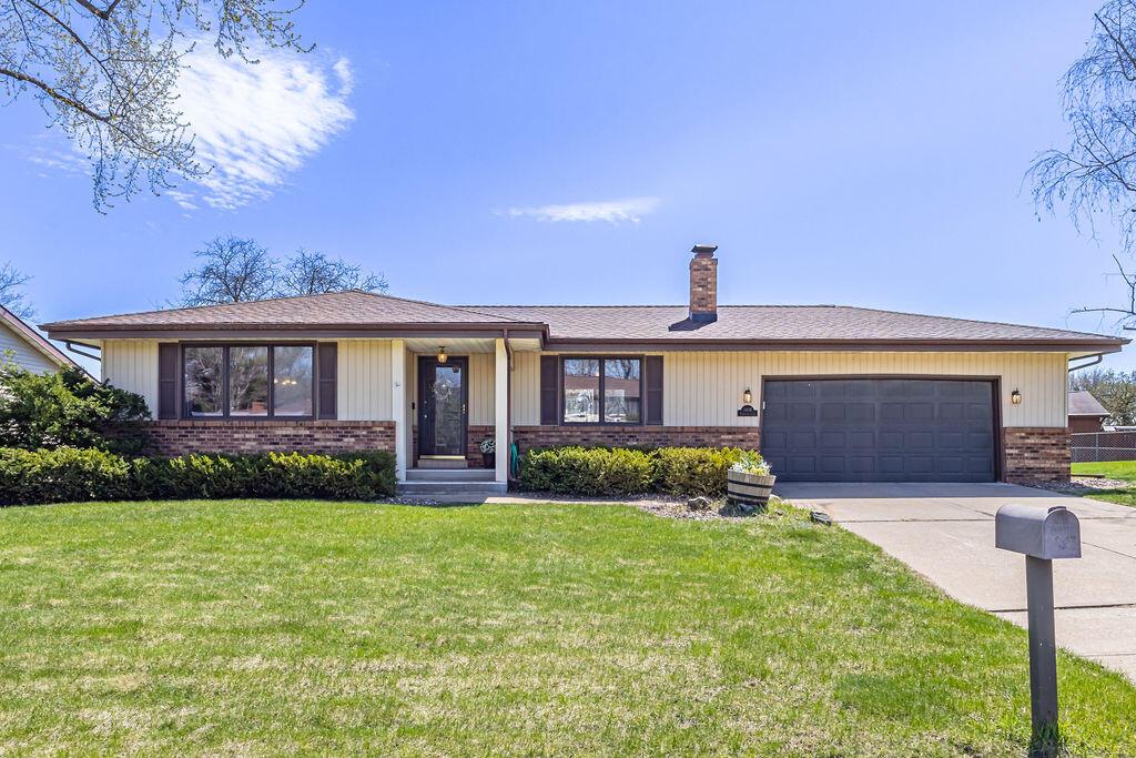 1408 Kingswood Ln, Onalaska, WI 54650