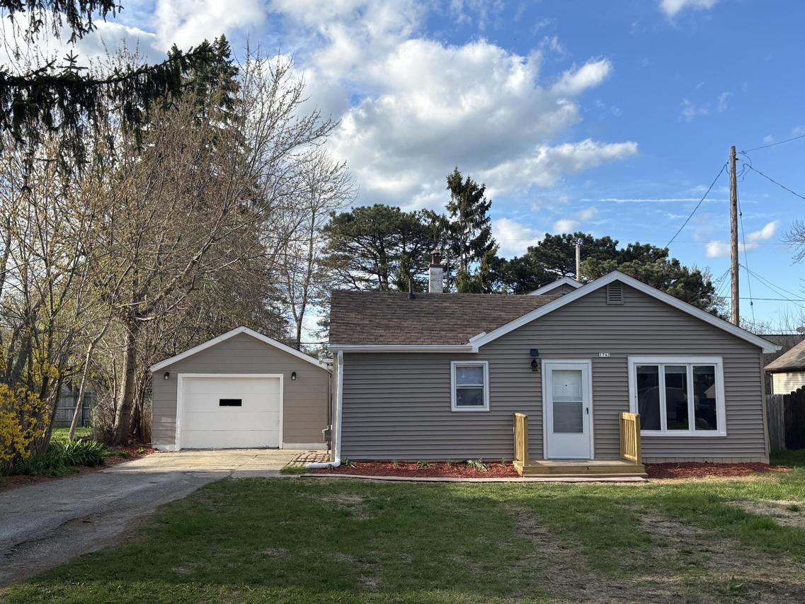 1742 Kremer Ave, Caledonia, WI 53402