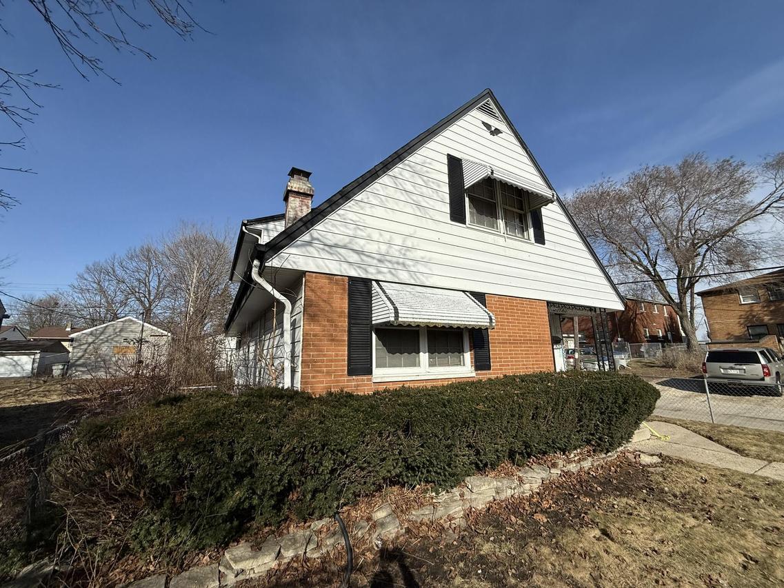 5957 N 64th St, Milwaukee, WI 53218
