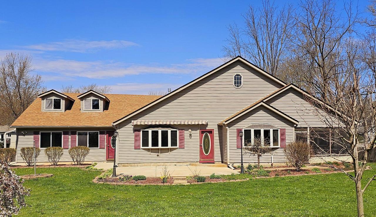 N942 N Rose Dr, Bloomfield, WI 53128