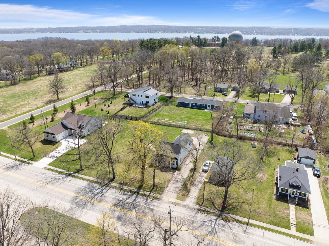 397 W Geneva St, Williams Bay, WI 53191