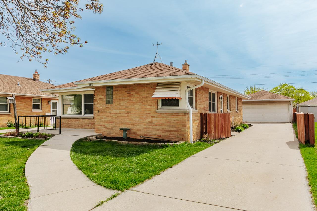 3216 S 71st St, Milwaukee, WI 53219