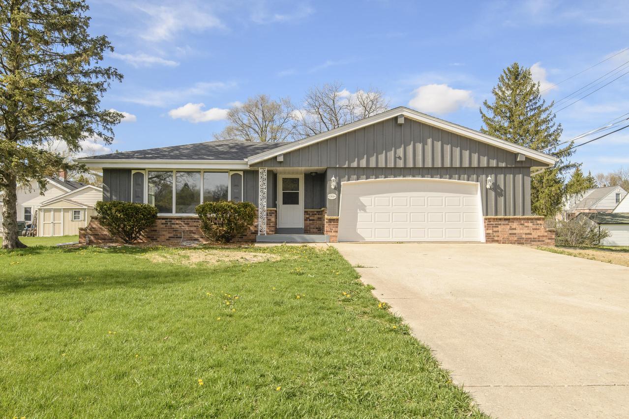 13618 W Meadow Ln, New Berlin, WI 53151