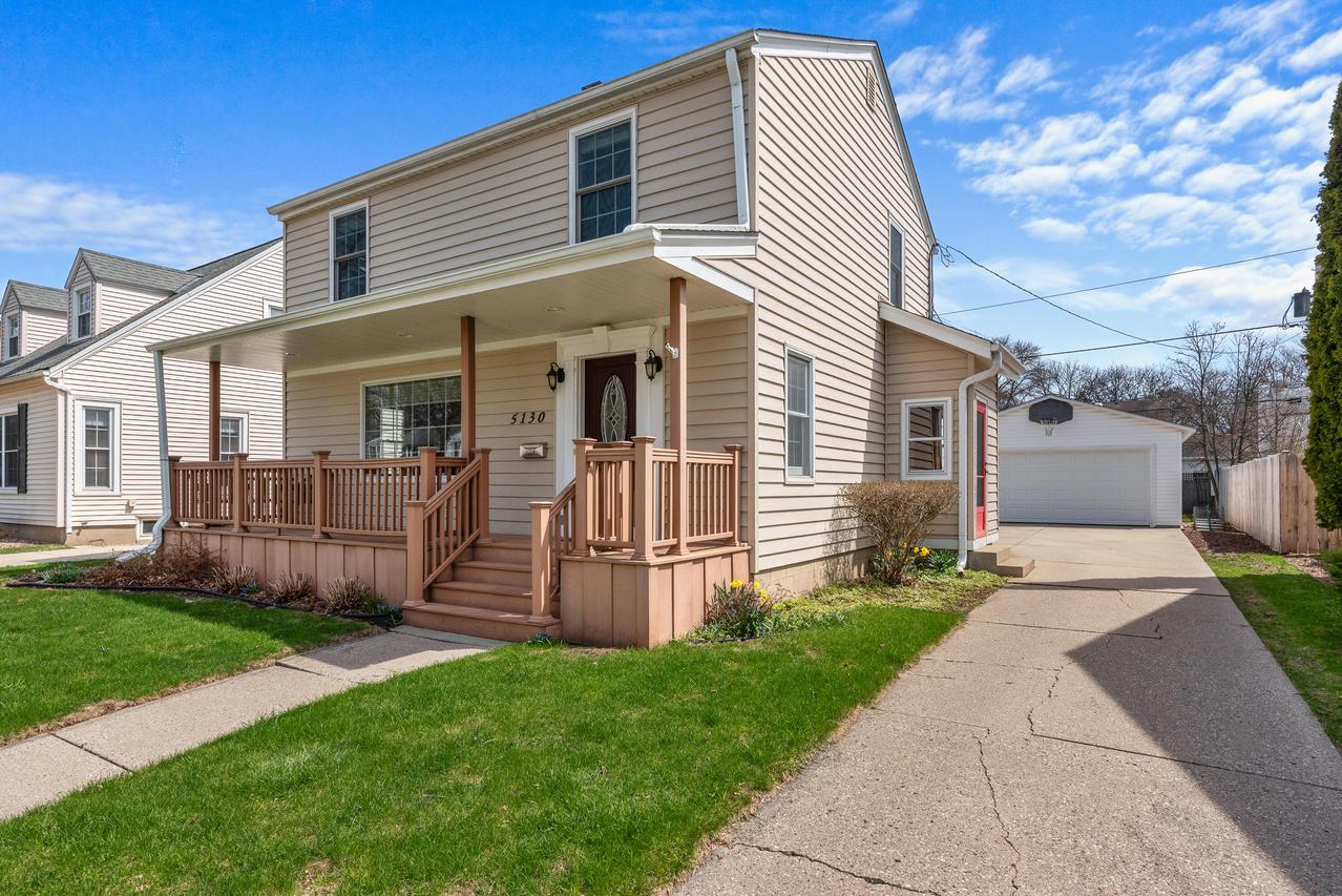 5130 N Shoreland Ave, Whitefish Bay, WI 53217