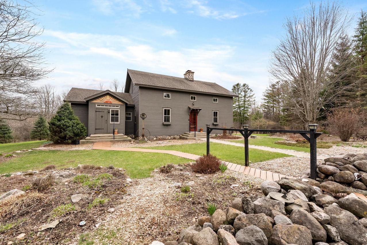 7777 W Bonniwell Rd, Mequon, WI 53097