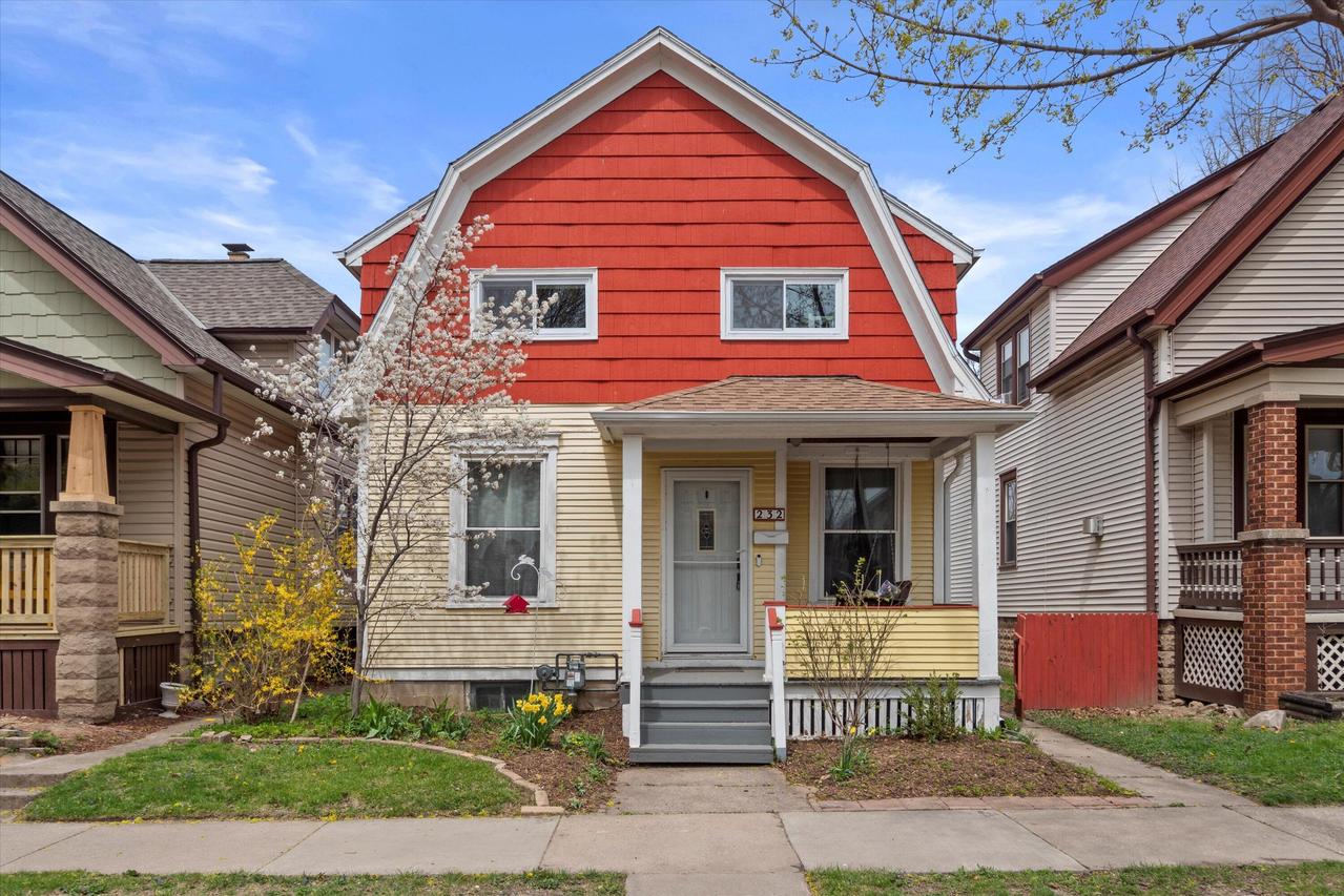 232 E Montana St, Milwaukee, WI 53207