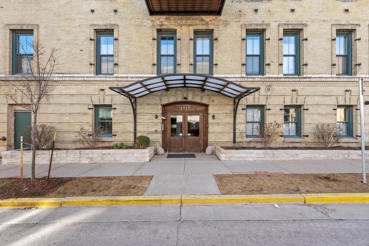 1818 N Water St #202, Milwaukee, WI 53202