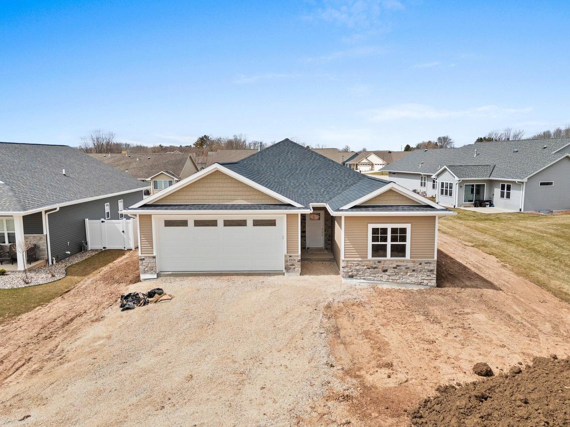 1926 Creekwood Ct, Manitowoc, WI 54220