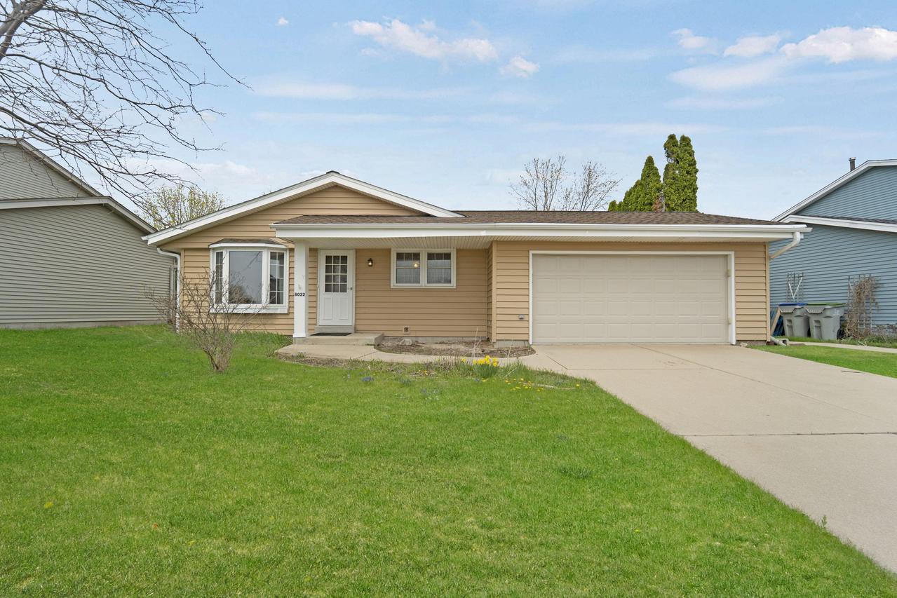 8022 W Glenbrook Rd, Milwaukee, WI 53223