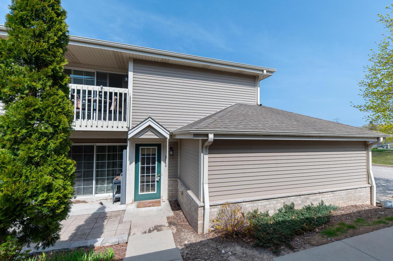 2660 Hidden Dr #41, Saint Francis, WI 53235