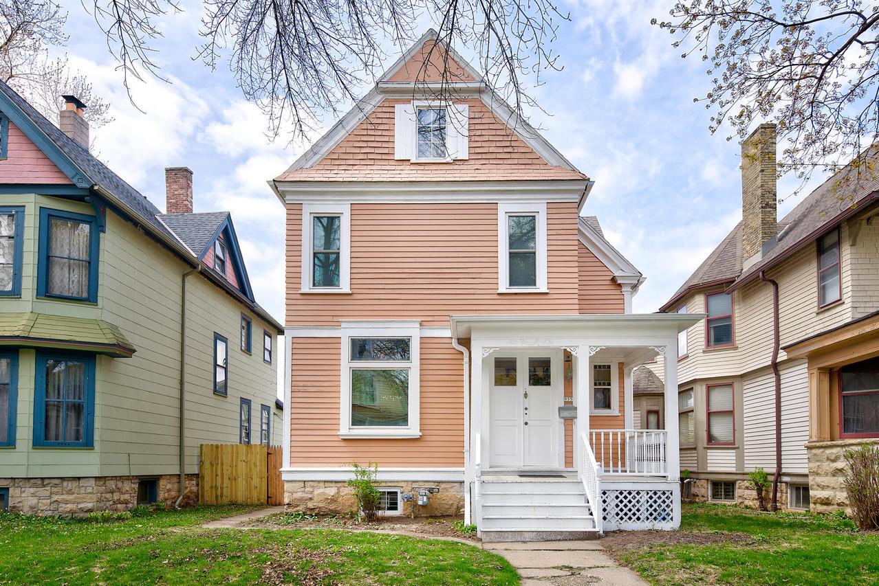 955 N 34th St, Milwaukee, WI 53208