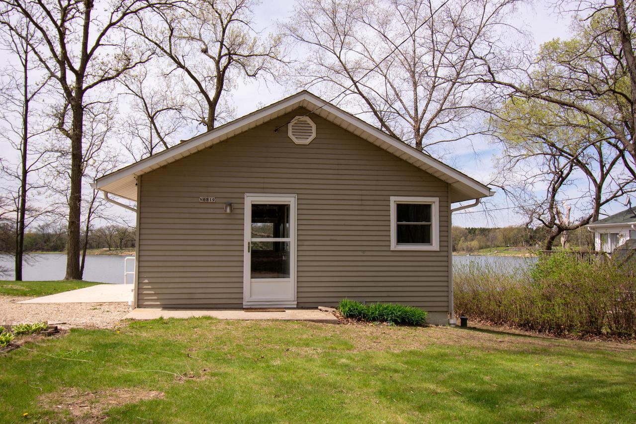 N6819 Lake Dr, Richmond, WI 53190