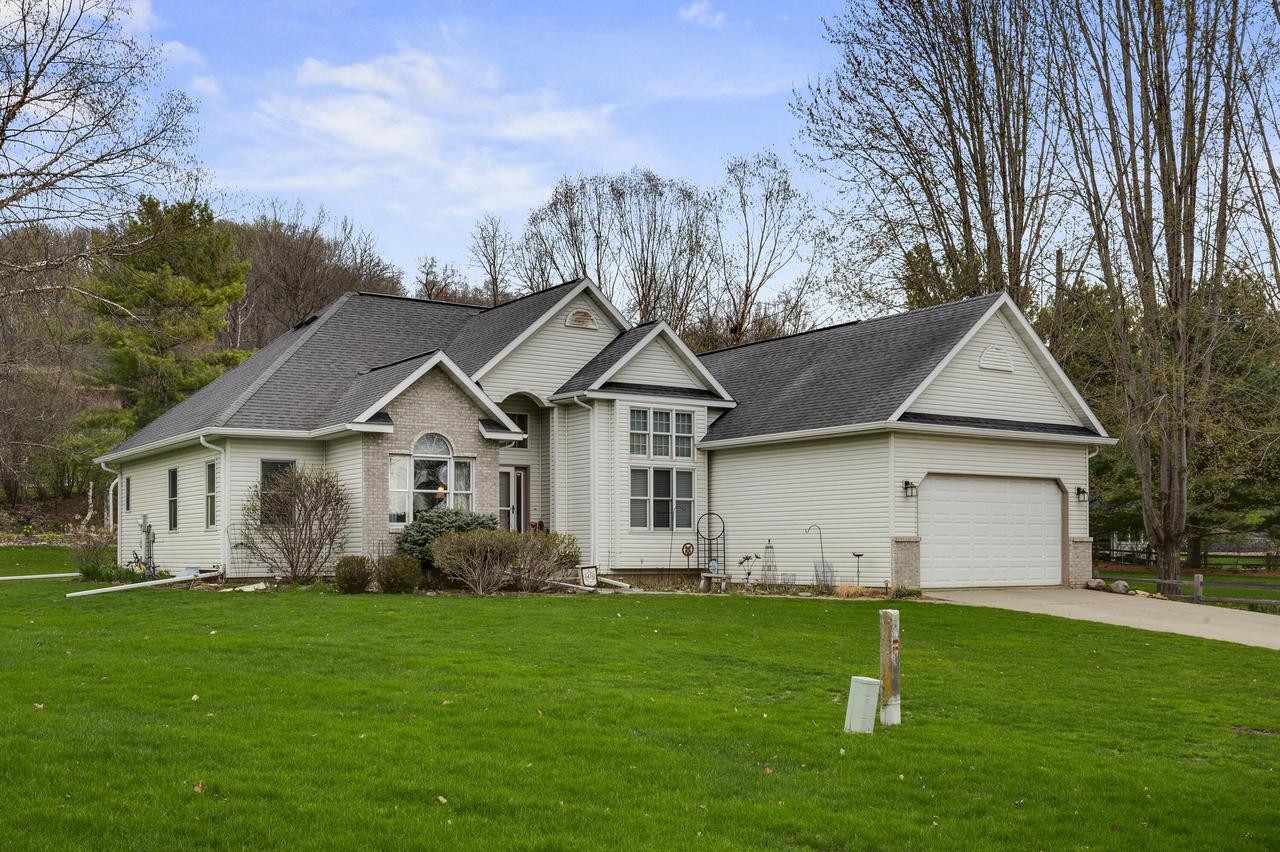 2809 Prairie Clover Pl, Onalaska, WI 54650