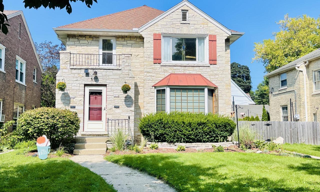 1218 E Kensington Blvd #1220, Shorewood, WI 53211
