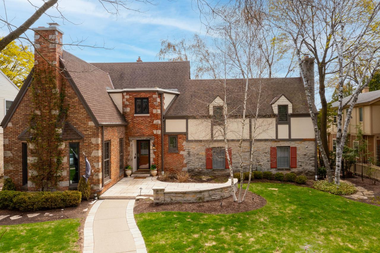 633 E Lake View, Whitefish Bay, WI 53217
