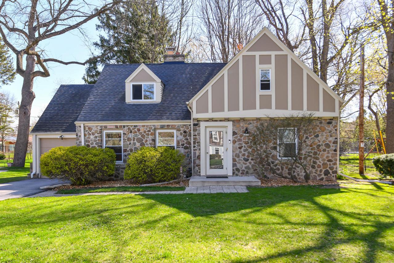 6630 N Elm Tree Rd, Glendale, WI 53217